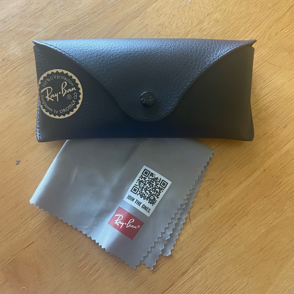 Ray-Ban Black Case with Gray Cloth